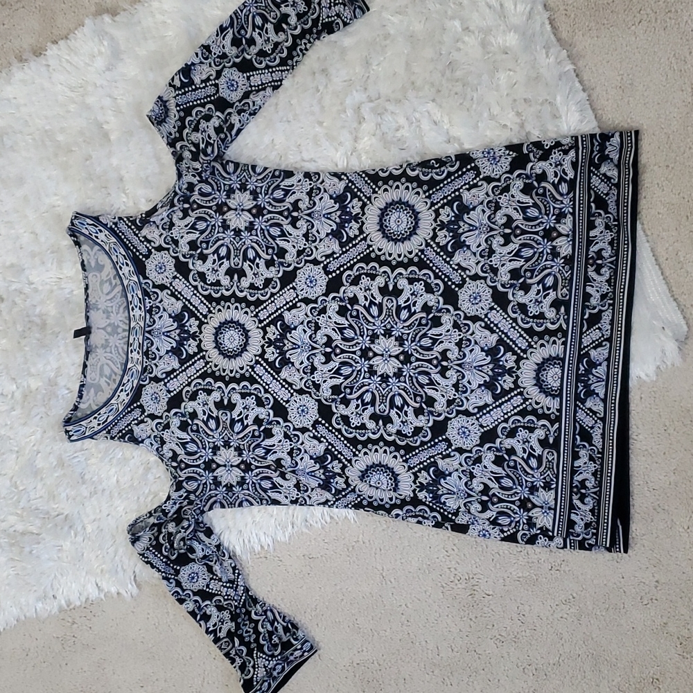 White House Black Market Abstract Short Sleeve Cold Shoulder dress Size Small